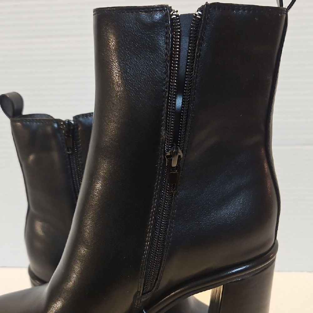 Elegant Black Leather Heeled Boots - Picture 6 of 9